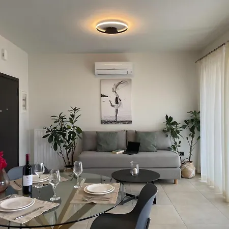 Апартаменти Mossa - 2 Km From Old Town - Private Parking