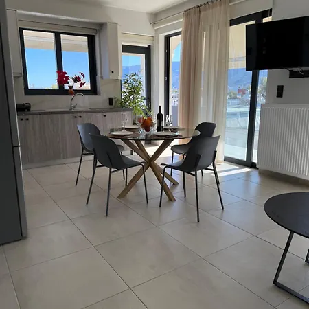 Mossa - 2 Km From Old Town - Private Parking Apartament *